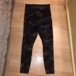 Athleta Camo Ultimate Stadh Printed 7/8 Tight